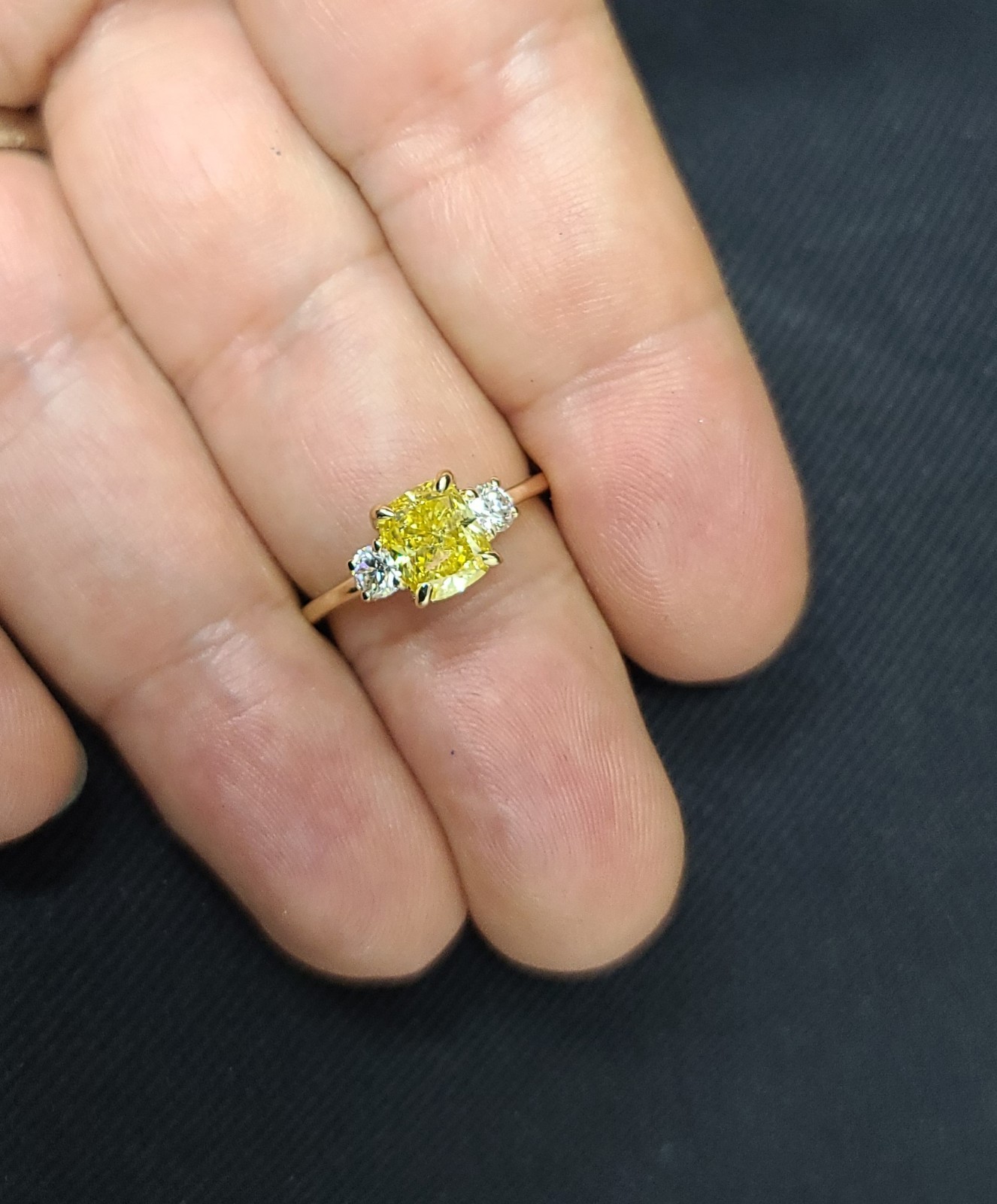 14k Yellow Gold Ring 1.81CT.Natural Fancy Vivid Yellow Diamond Cushion GIA CERT