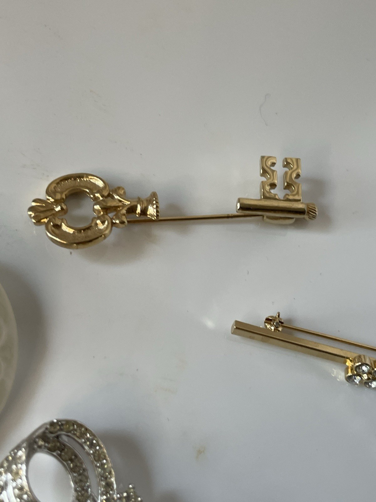 Lots Of Brooches/ Pins See Pictures Details/ Wear