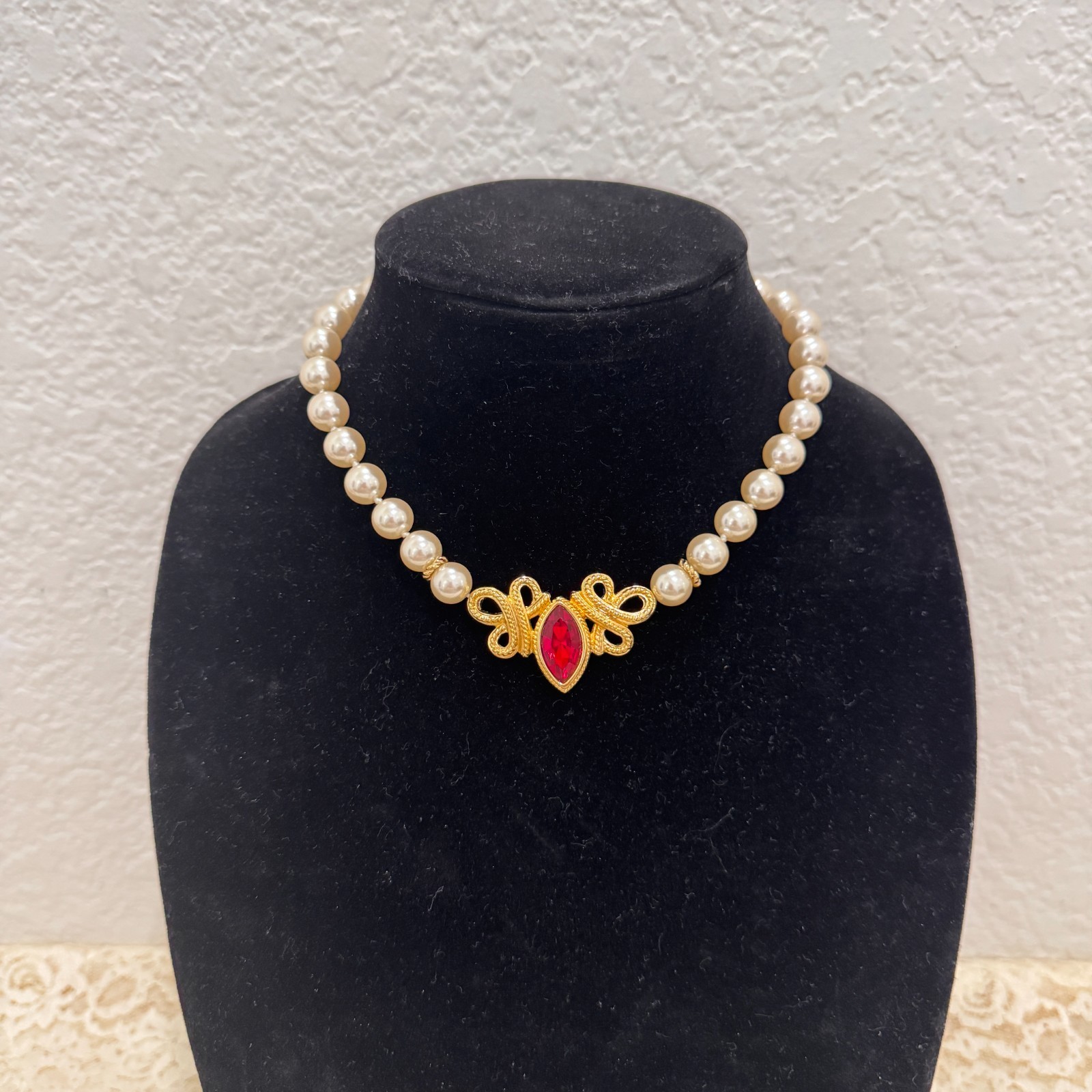 Vintage Swarovski Swan Faux Pearl Choker Necklace Red Crystal Gold Tone
