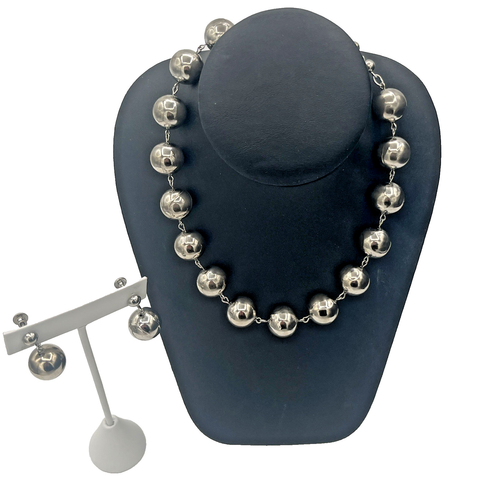 Stunning Vintage Silver‑Tone Ball Bead Necklace & Earrings Set – Classic