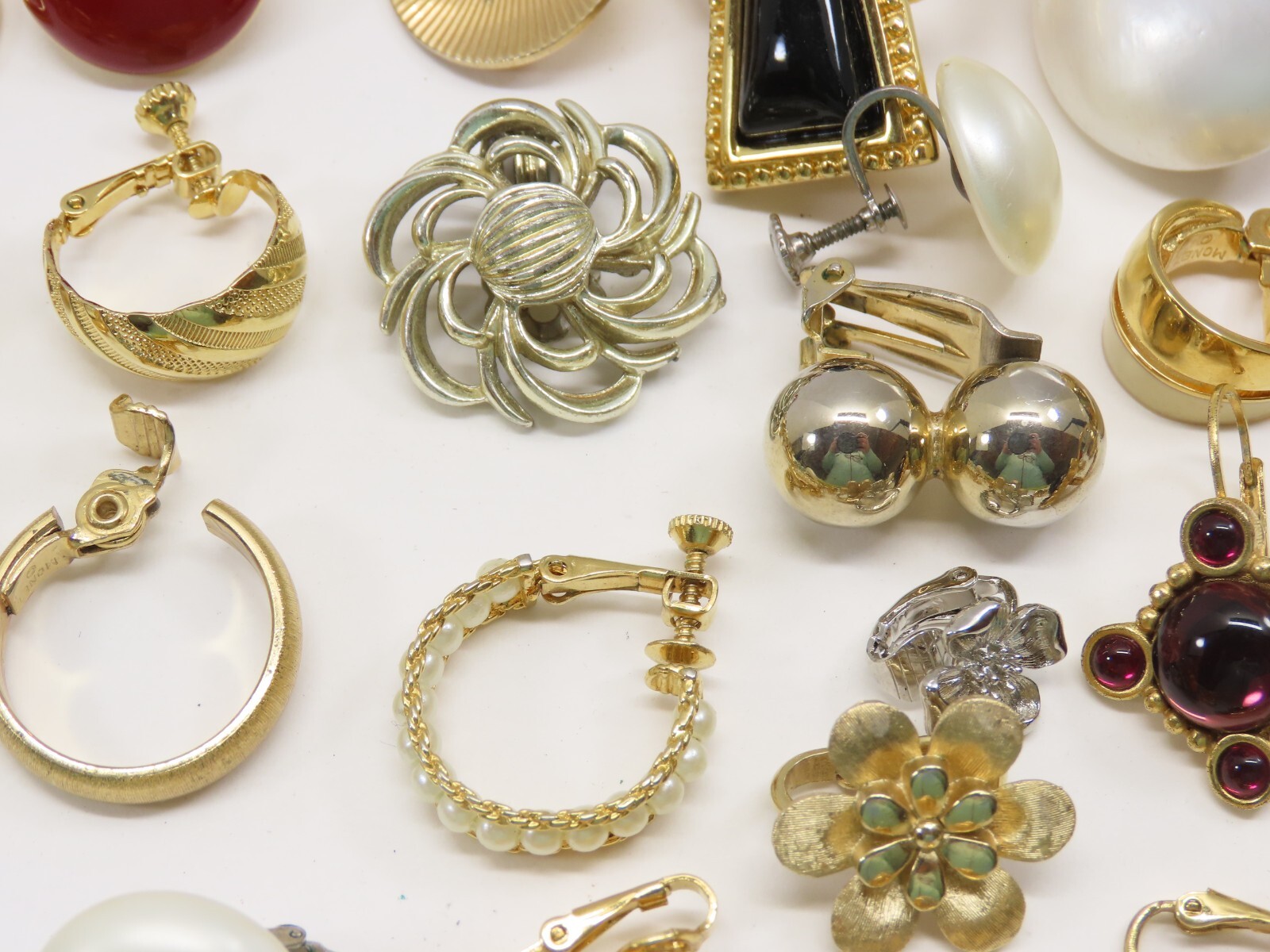 Single Earrings Lot ALL SIGNED 14 Crown Trifari Richelieu Monet + VTG 50+ D2216