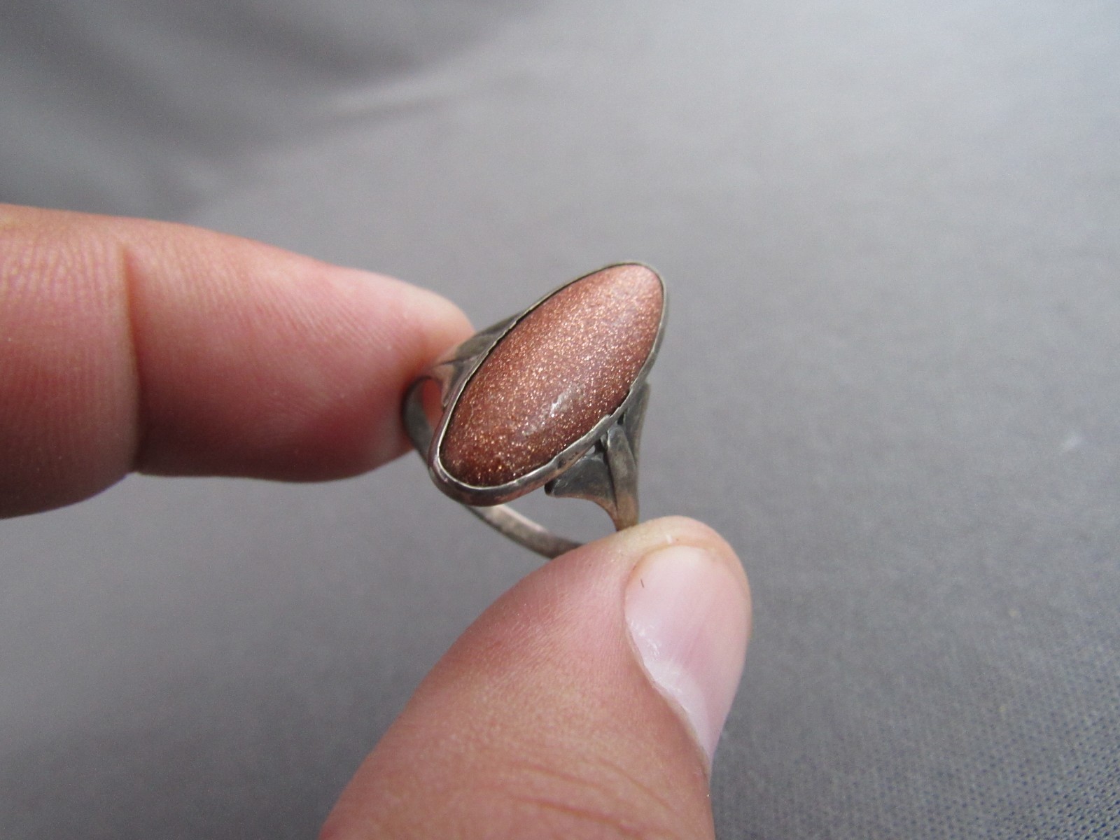 VINTAGE STERLING ELONGATED SHIMMER SUN STONE RING SIZE 7