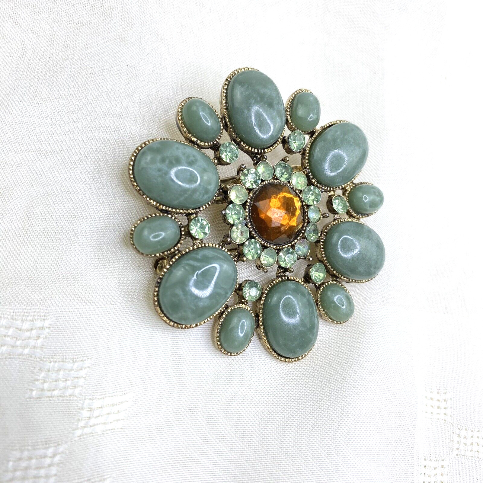 Green Ovals Rhinestones Around Multi-Faceted Amber Center Pin Brooch Hat Hair