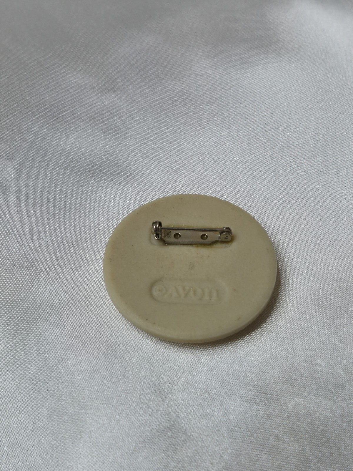 Vintage 1984 Avon Spring Bouquet Porcelain Brooch Floral Flower Pin Round Cream