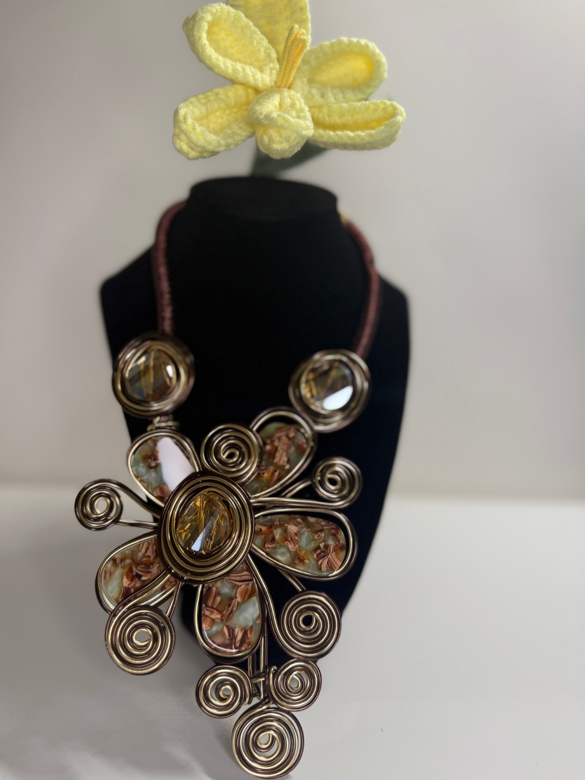 Celluloid Acetate Metal Wire Flower Statement Necklace Set