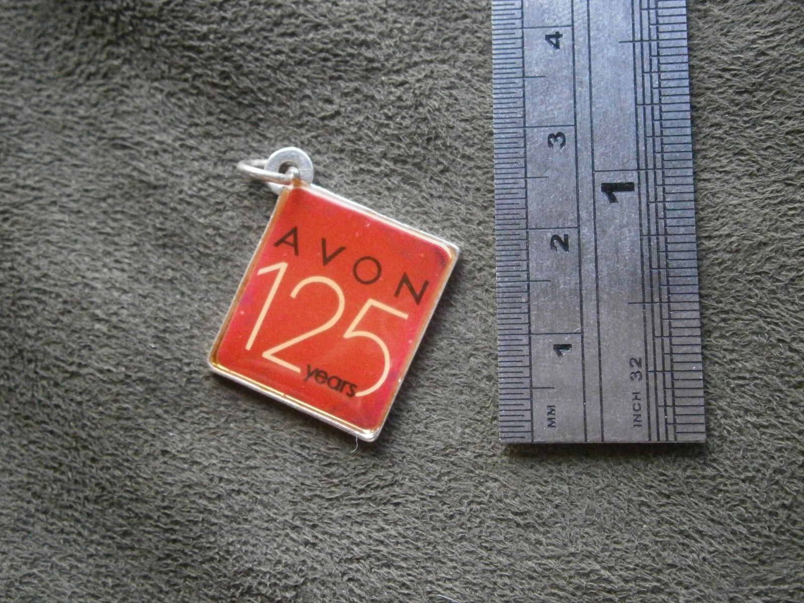 Avon 125 Years Anniversary 2011 Silvertone Enamel Bracelet Charm Pendant 3.4g