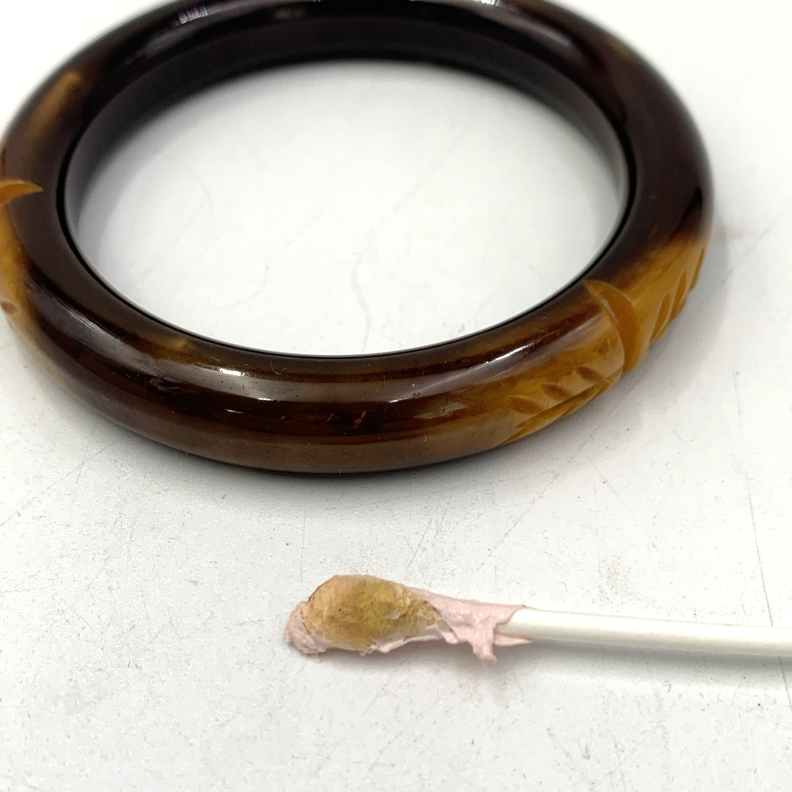 Carved BAKELITE Bangle Bracelet Vintage Brown Mottled Golden-Brown 32.2g