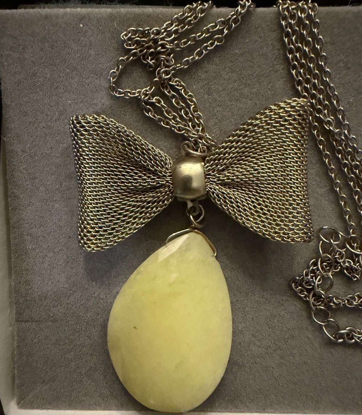 To Die For Gold Mesh Bow & Tear Drop pendant in a pale lemon texture stone, 🤩✨