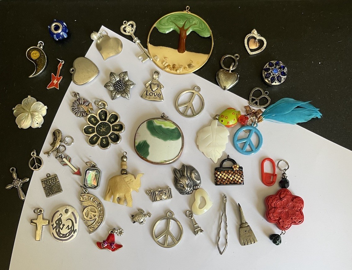 VINTAGE CHARM PENDANT LOT MIX MATERIAL ASSORTED SIZES PIECES 41 Items