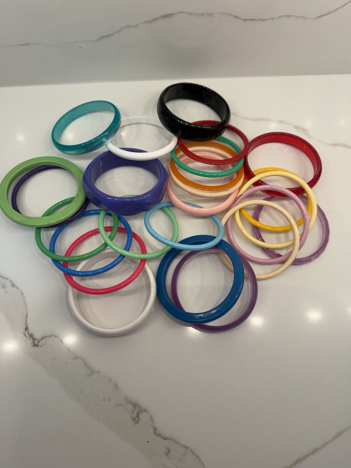 Vintage Lucite Acrylic Plastic Bangle Bracelet Lot 25 Colorful Stackable Retro
