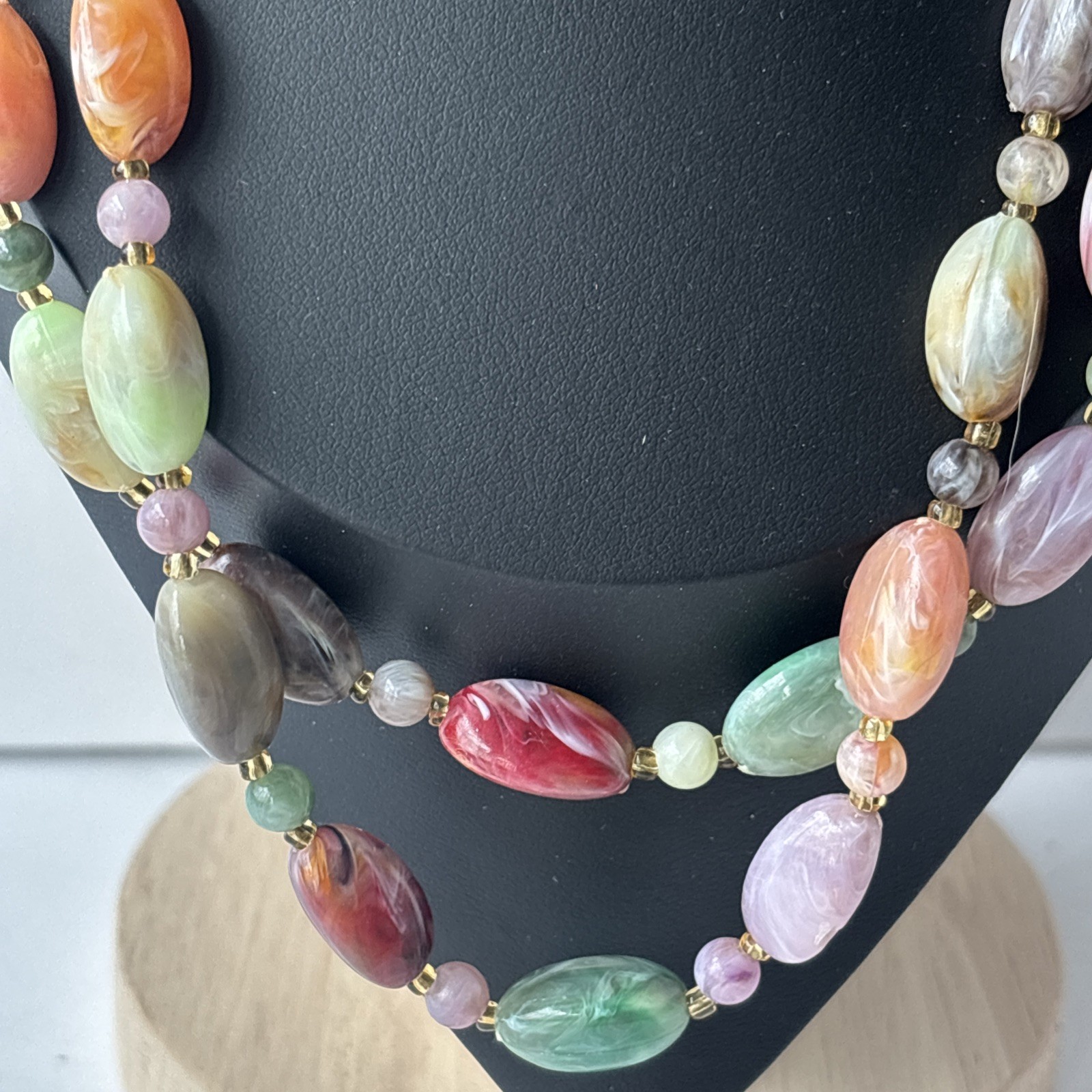 Vintage 1960s Multi-Strand Lucite Confetti Bead Necklace – Marbled Acrylic – 24″