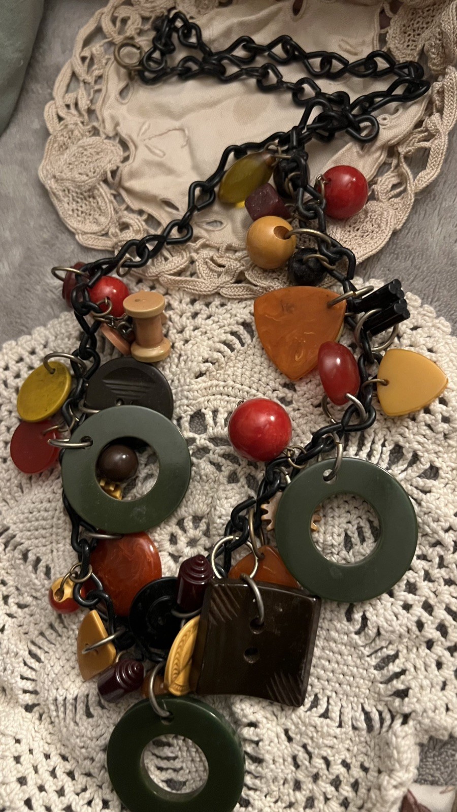 Vintage Unique Bakelite&Lucite Charm Statement Necklace buttons/beads shapecharm