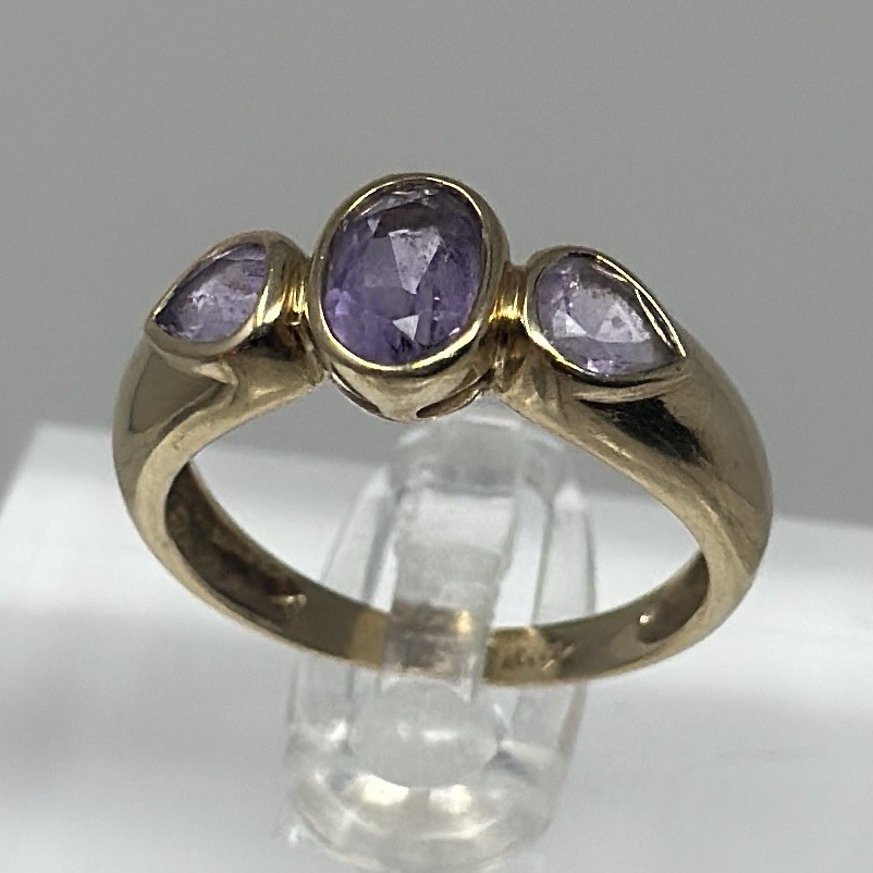 Vintage 14kp Yellow Gold Oval Amethyst Teardrop Side Stones Bezel Ring Size 7