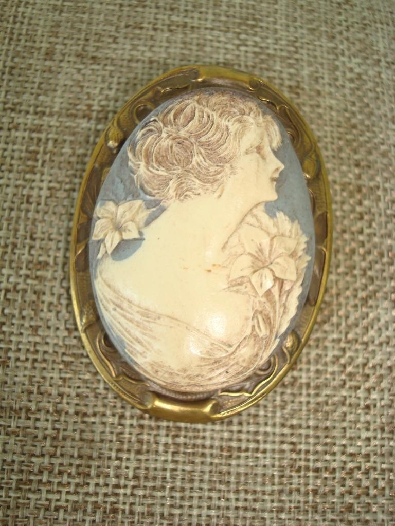 Vintage Nouveau Revival High Relief Gray Cream Cameo Lady Flowers Brooch KJ