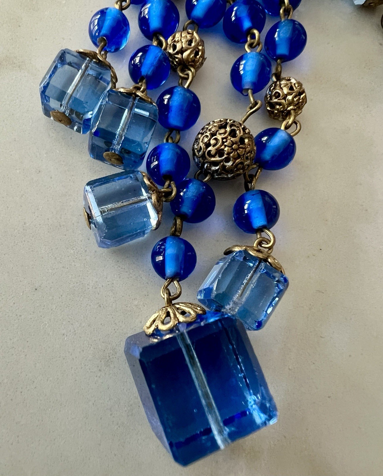 BRIGHT BLUE CRYSTAL/BRASS FILIGREE NEIGER BROS CZECH LONG VTG DECO 20s NECKLACE