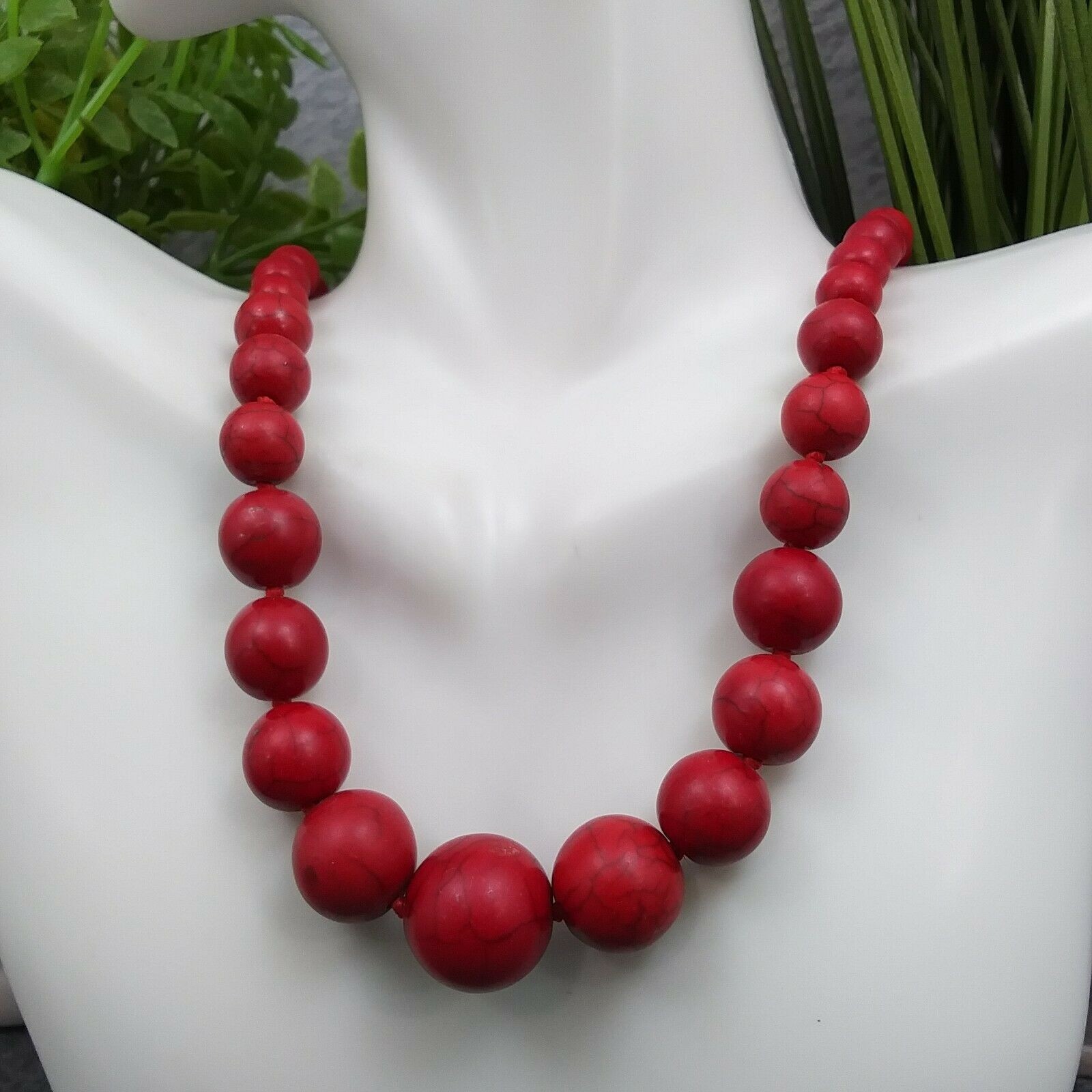 HIGH END *RARE* AMAZINGLY GORGEOUS VINTAGE CHUNKY RED GEMSTONE 18″ NECKLACE!!