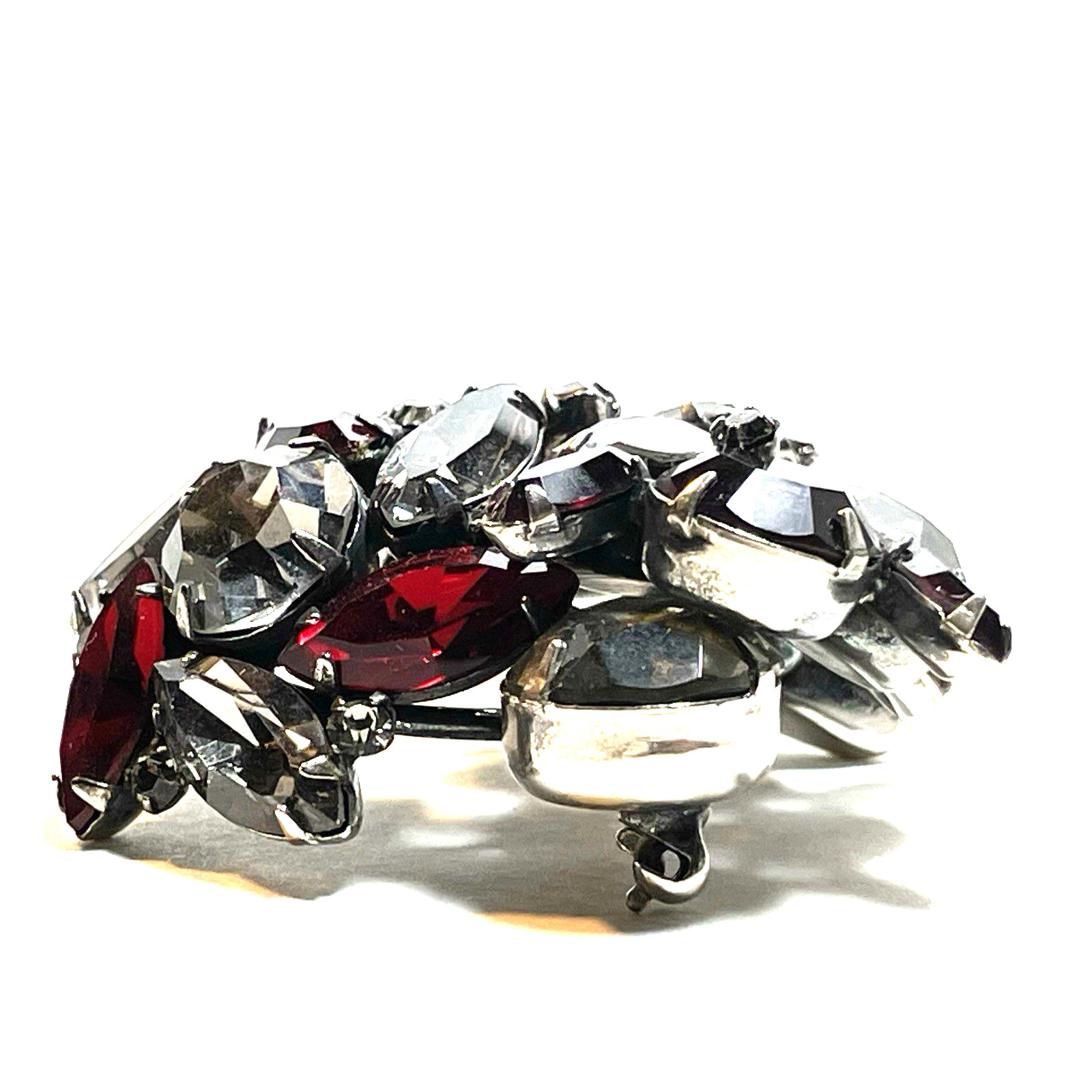 VINTAGE WEISS UNSIGNED SILVER TONE RUBY RED RINESTONE CLUSTER DOME BROOCH