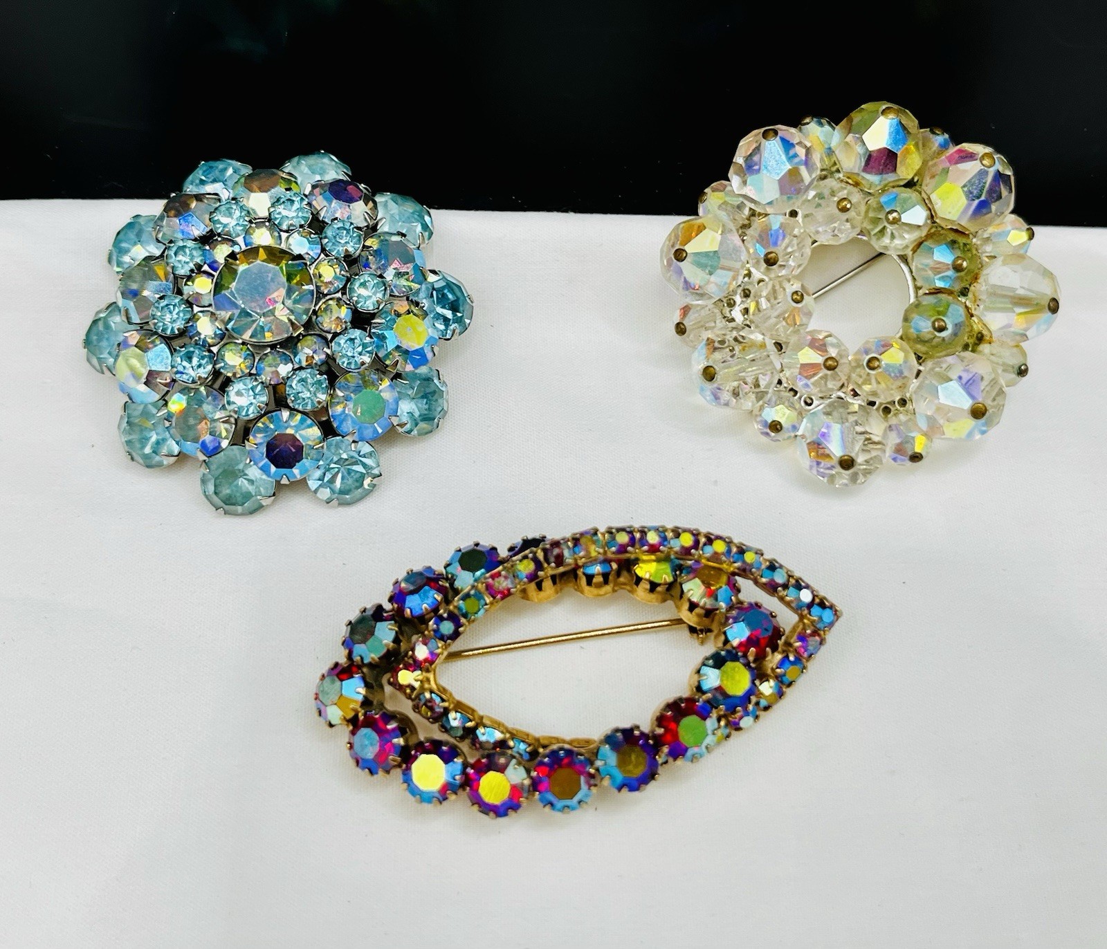 Vtg. Brooch Lot Some Signed Rhinestone, Gold Silver Tone Wear Resell 28pc Monet
