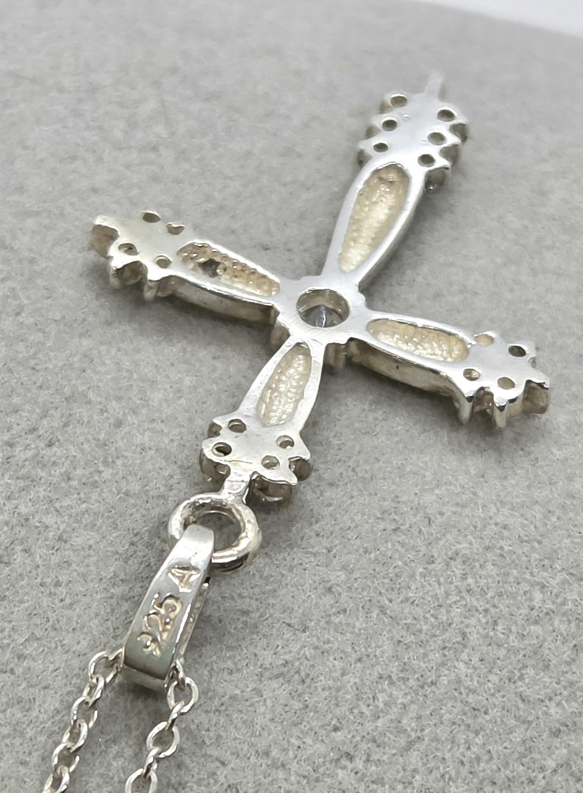 Vintage Avon Sterling Silver 925 Cubic Zirconia Cross Pendant Chain Necklace 19″