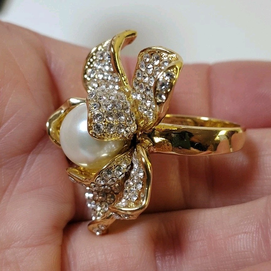 Gold Tone Faux Pearl 7 Petal Flower Ring Clear Stones Jewelry sz 8
