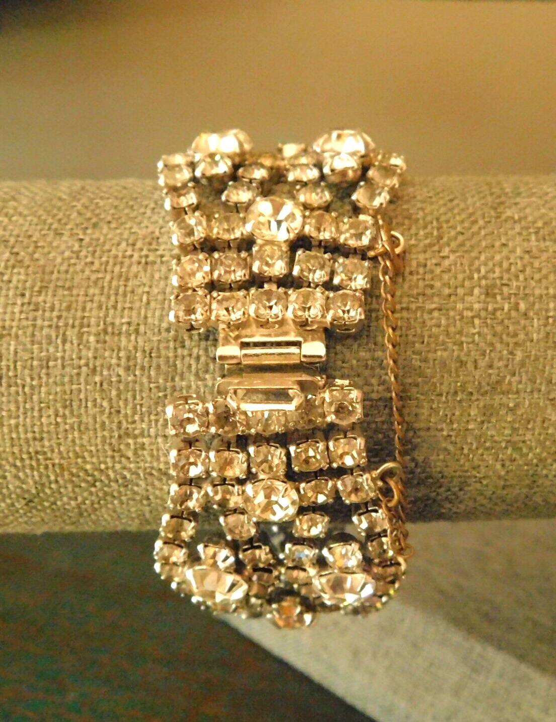 VINTAGE ART DECO LIGHT GRAY and CLEAR RHINESTONE CUFF BRACELET 7 1/4″ long