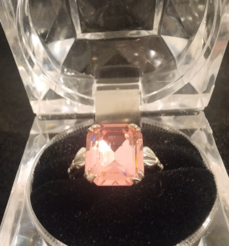 Nice Vintage Sterling Silver 925 Radiant Shaped Pink Stone Ring Size 6.75 W/Box