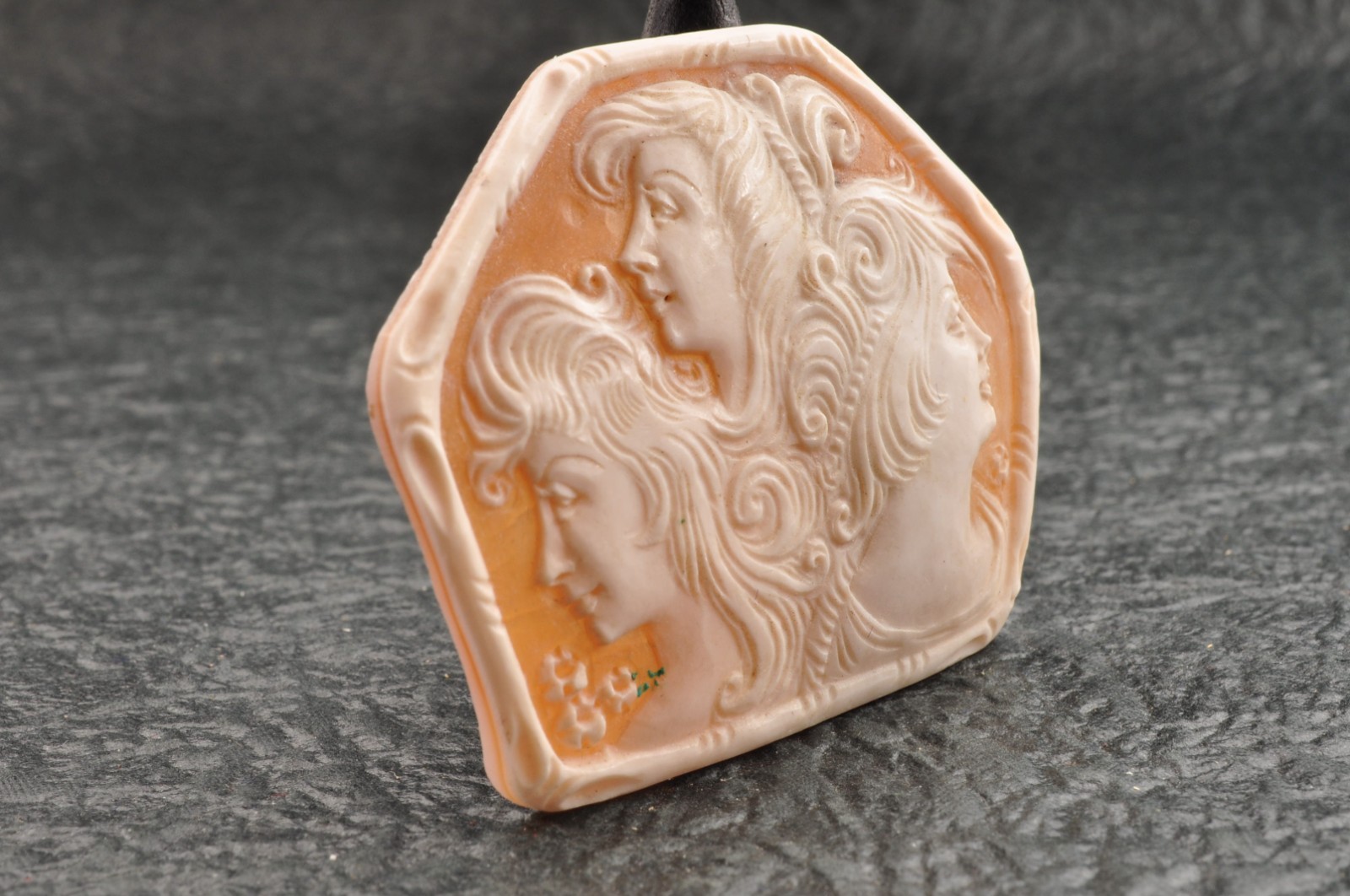 Vintage hexagon shell cameo carved “Three Girls” (41.5ct) sign by artist case.