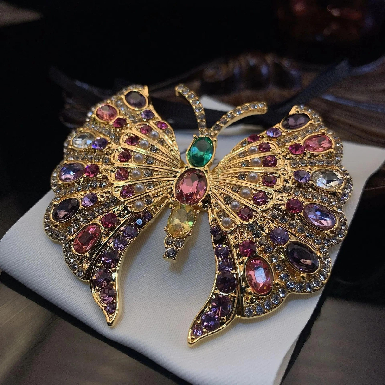 Elegant Rhinestone Butterfly Brooch Pin – Vintage Luxury Style for Women