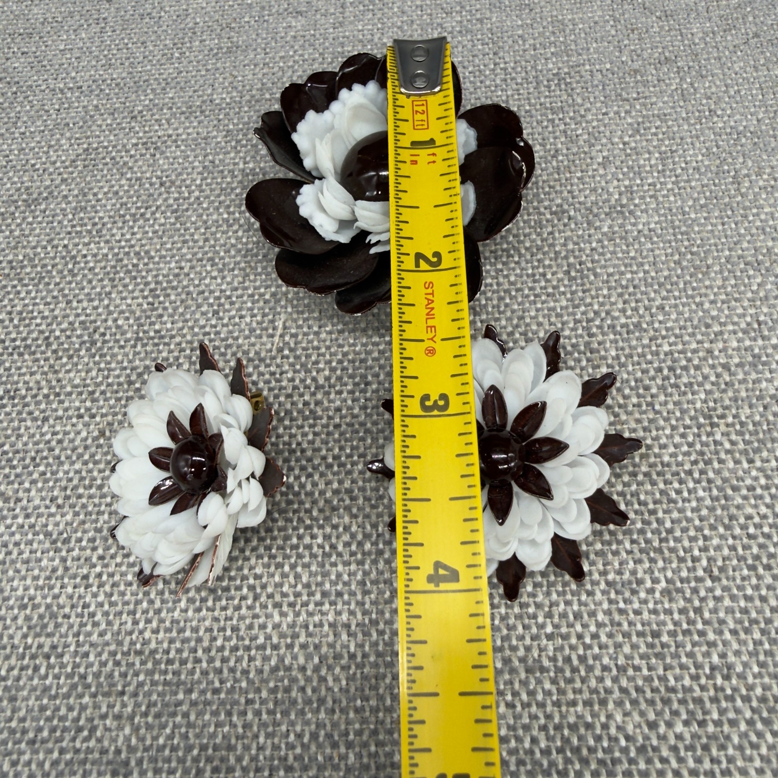 Vintage Flower Brooch Earrings Set Enamel Acrylic Brown White Clip Ons