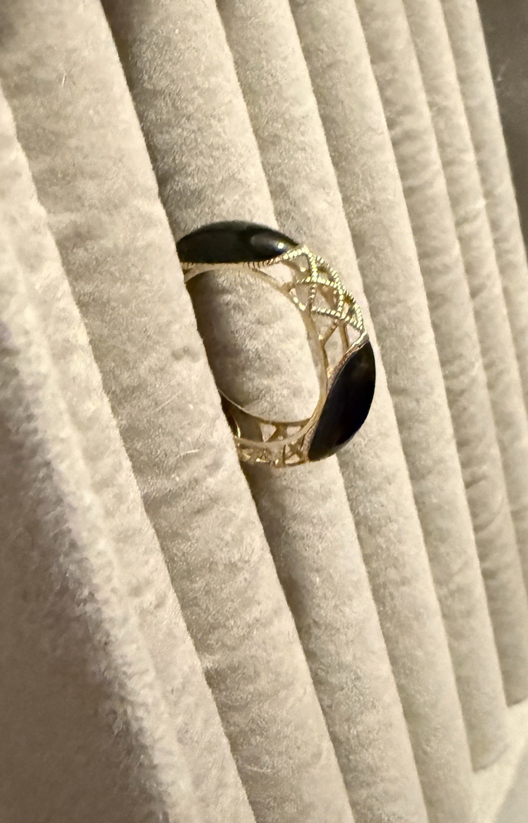 Vintage QVC 14 Karat Yellow Gold Lattice Filigree & Black Onyx Ring Size 9 3.1 G
