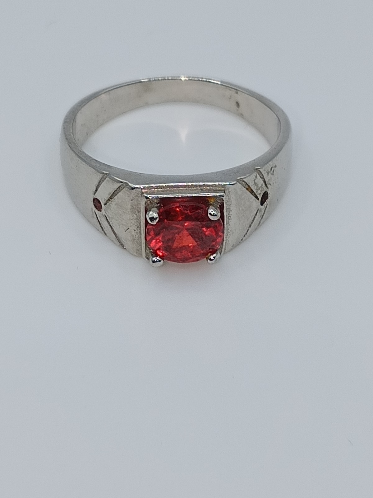 Vintage sterling silver 925 signet-style ring with a deep red gemstone Size 10