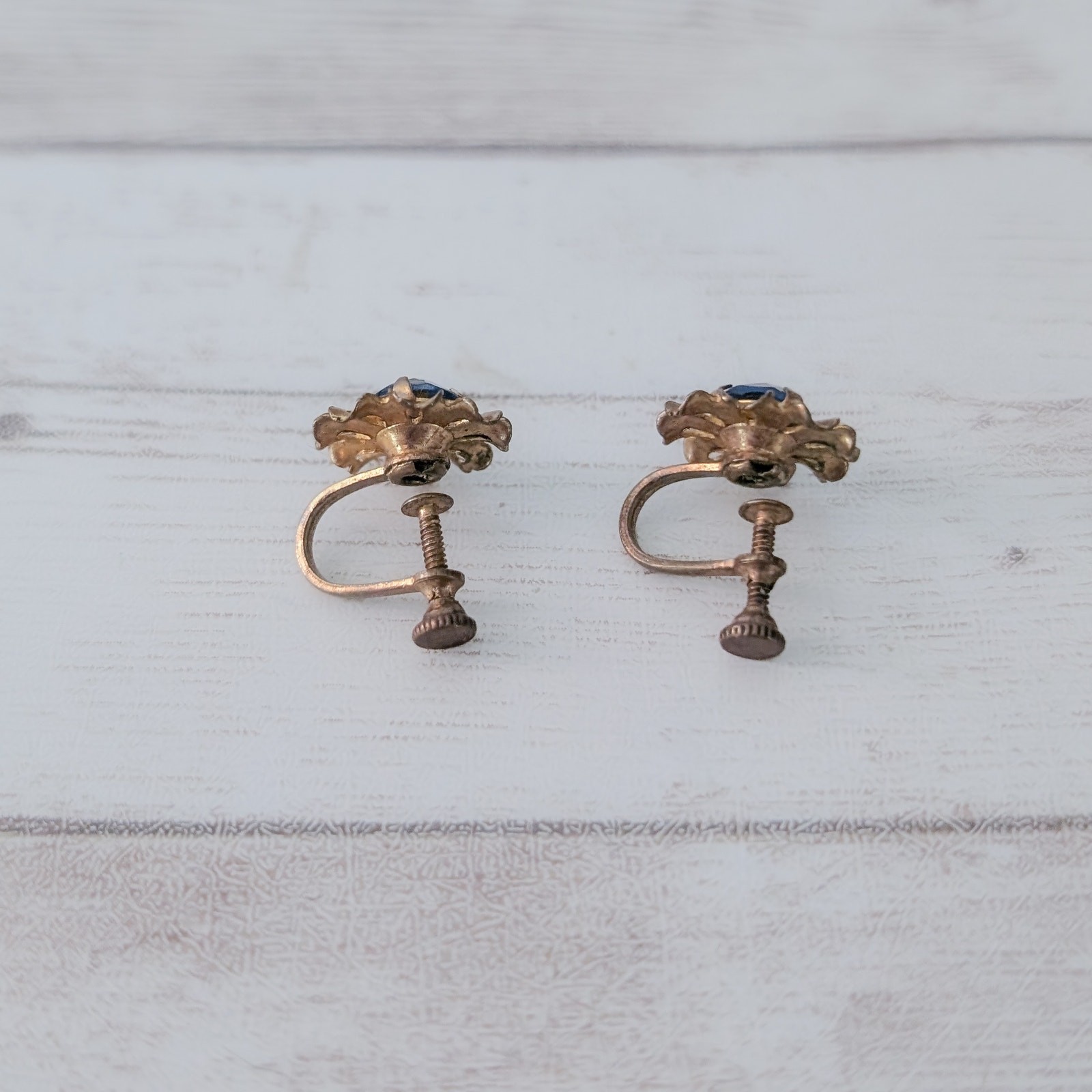Vintage Screw Back Earrings Blue Gem Flower Like Halo – Fair Condition