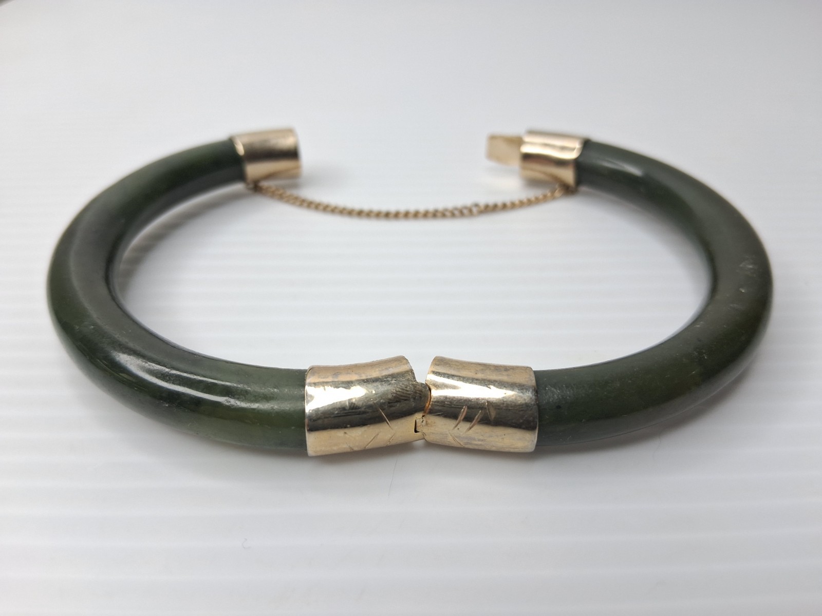 Vintage Green Nephrite Jade Hinged Gold Tone Bangle Bracelet Push Lock