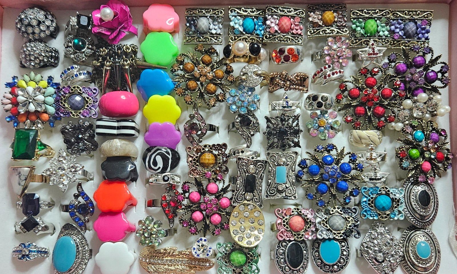 Vintage Estate & Modern Costume Jewelry 1lb Lot Mix Gold & Silver Tone, chunky,