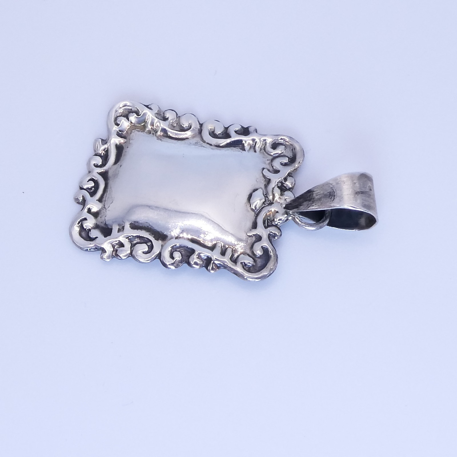 Vintage Sterling Silver 925 Repousse Engravable 1.5″ Womens Necklace Pendant