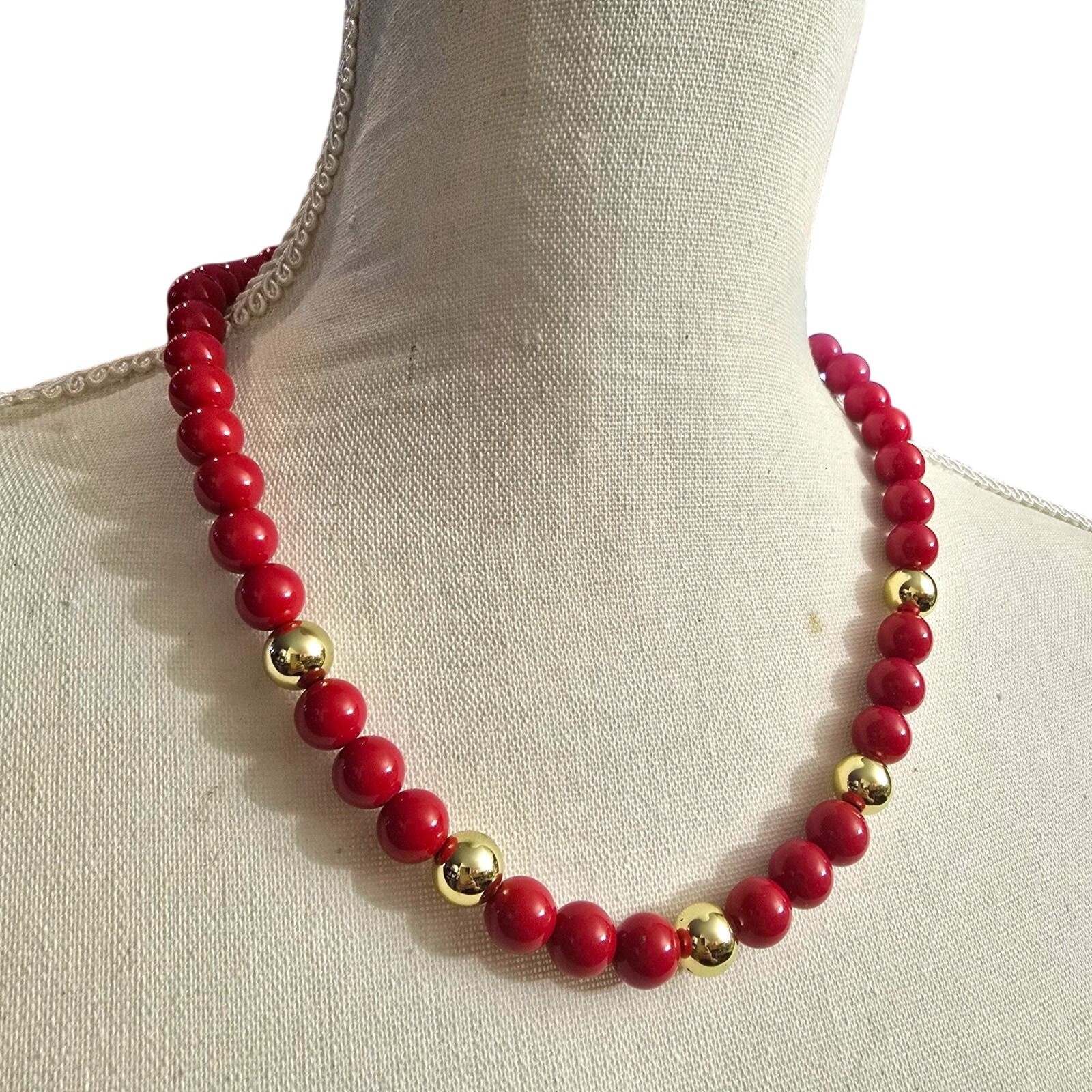 Vintage Necklace Red Gold Tone Beads 18″ Bright Festive Colorful SKU 2250
