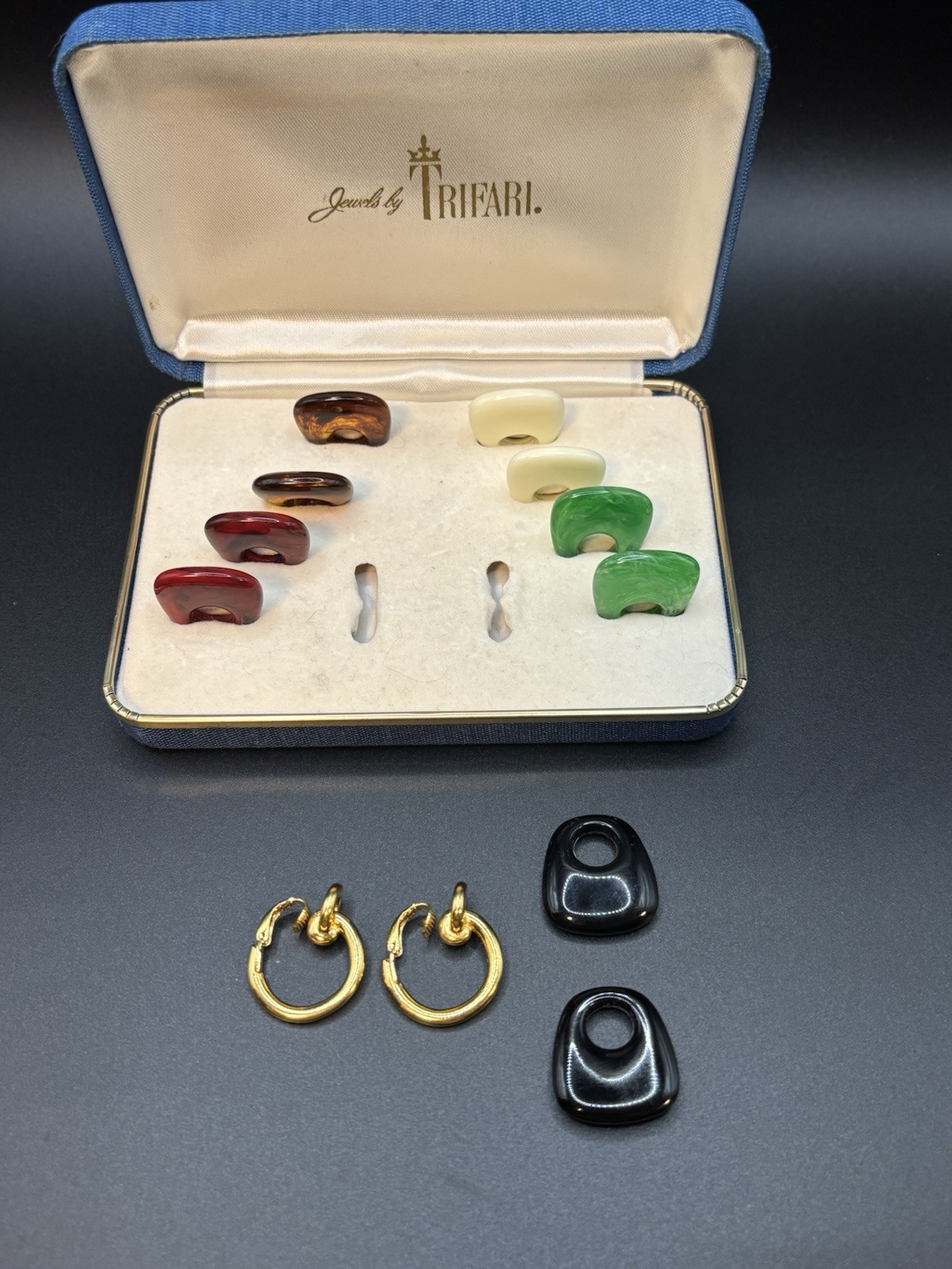 Vintage Jewels By Crown Trifari Interchangeable Hoop Clip On Earring Set in Box