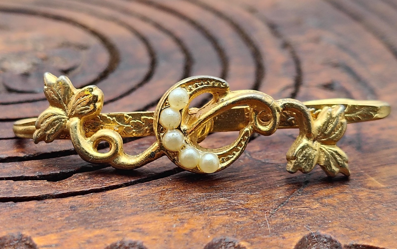Vintage Crescent Moon And Vines Brooch. 1.5″ Long Gold Tone Celestial