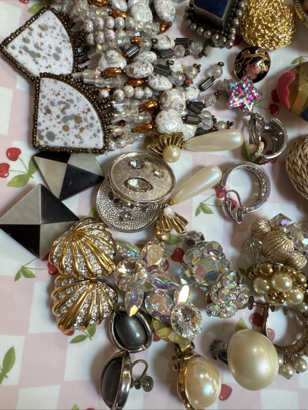 Lot Costume Jewelry 35 Single Earrings Clip On Craft Repurpose + 11 Broke Pairs
