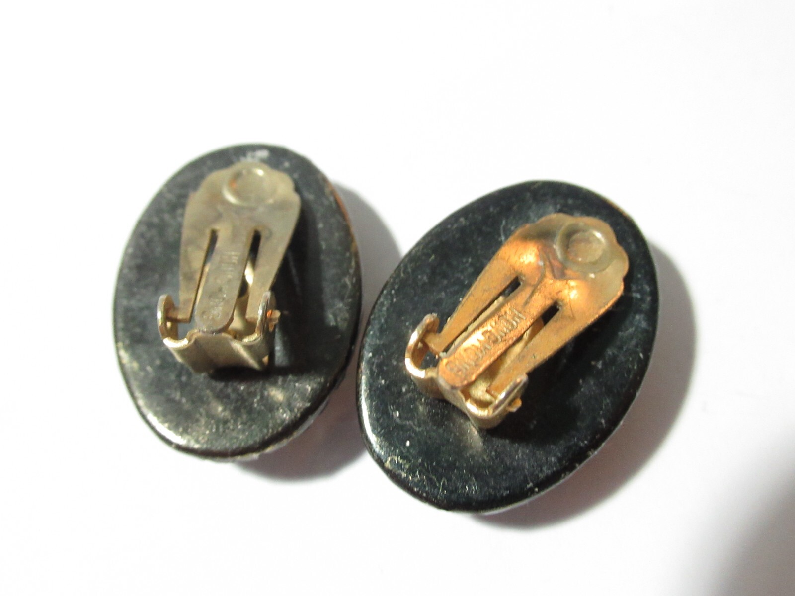 CLIP ON EARRINGS BLACK AND GRAY WITH ‘SMOKE’ EFFECT LUCITE HONG KONG