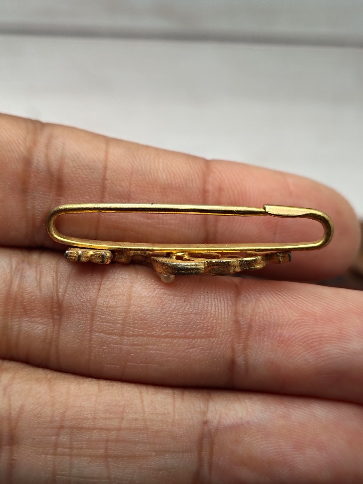 Vintage Crescent Moon And Vines Brooch. 1.5″ Long Gold Tone Celestial