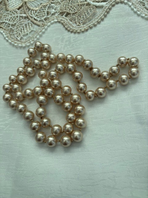 8mm Cream Golden Glass Pearl Strand – Individually Knotted, 122g, High Luster