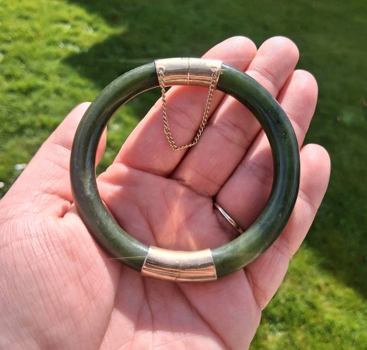 Vintage Green Nephrite Jade Hinged Gold Tone Bangle Bracelet Push Lock