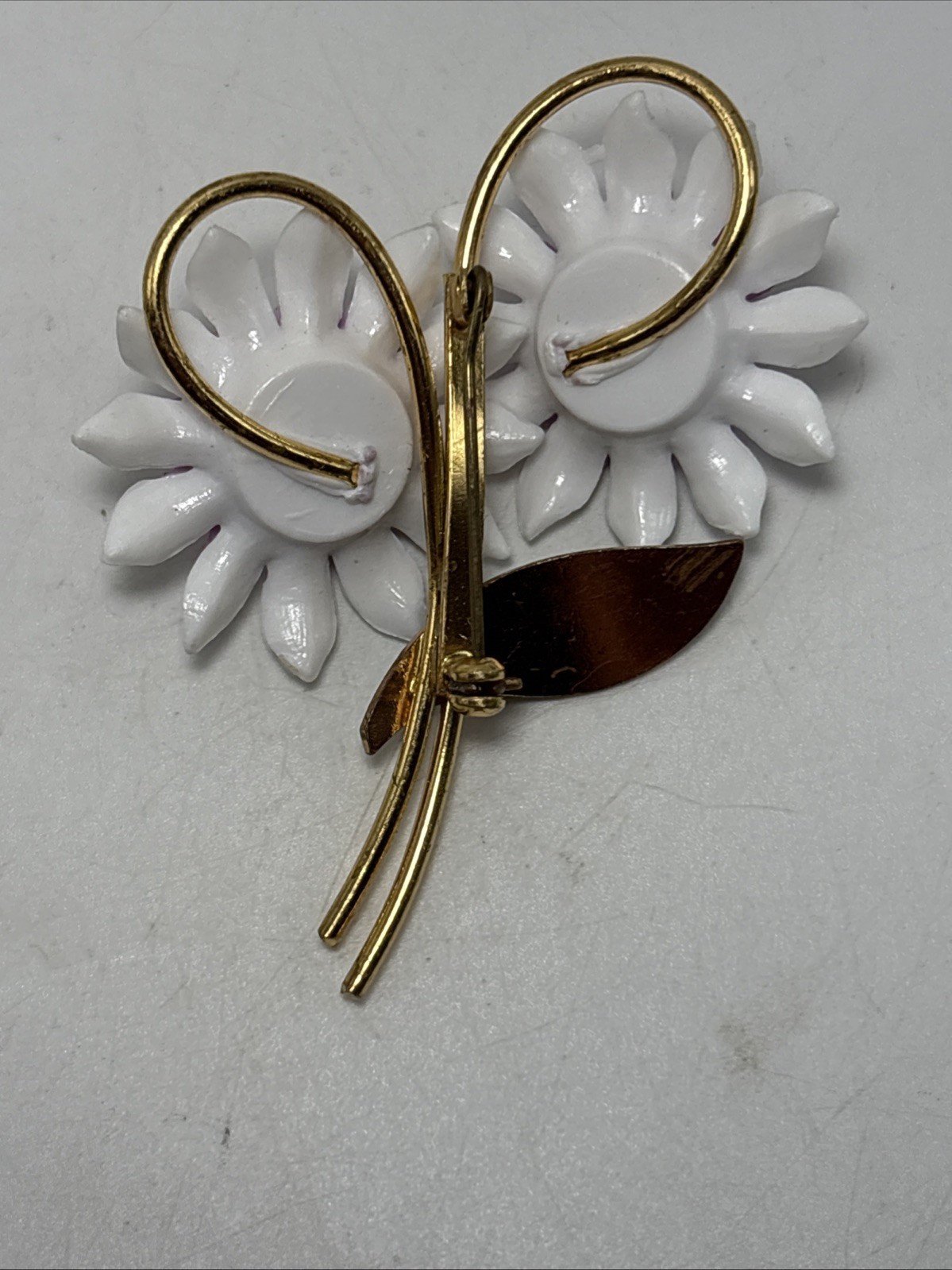 Flower Pin Brooch Plastic Flowers Enamel Leaf White Purple Green Gold Tone