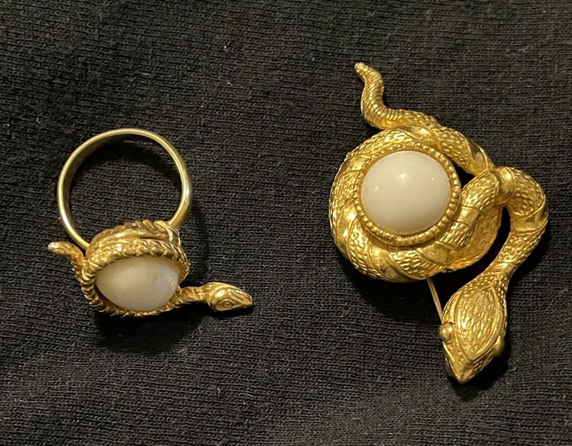 Vintage Gold Tone Snake Serpent Brooch & Ring Set Cabochon Center Ring Sz 8