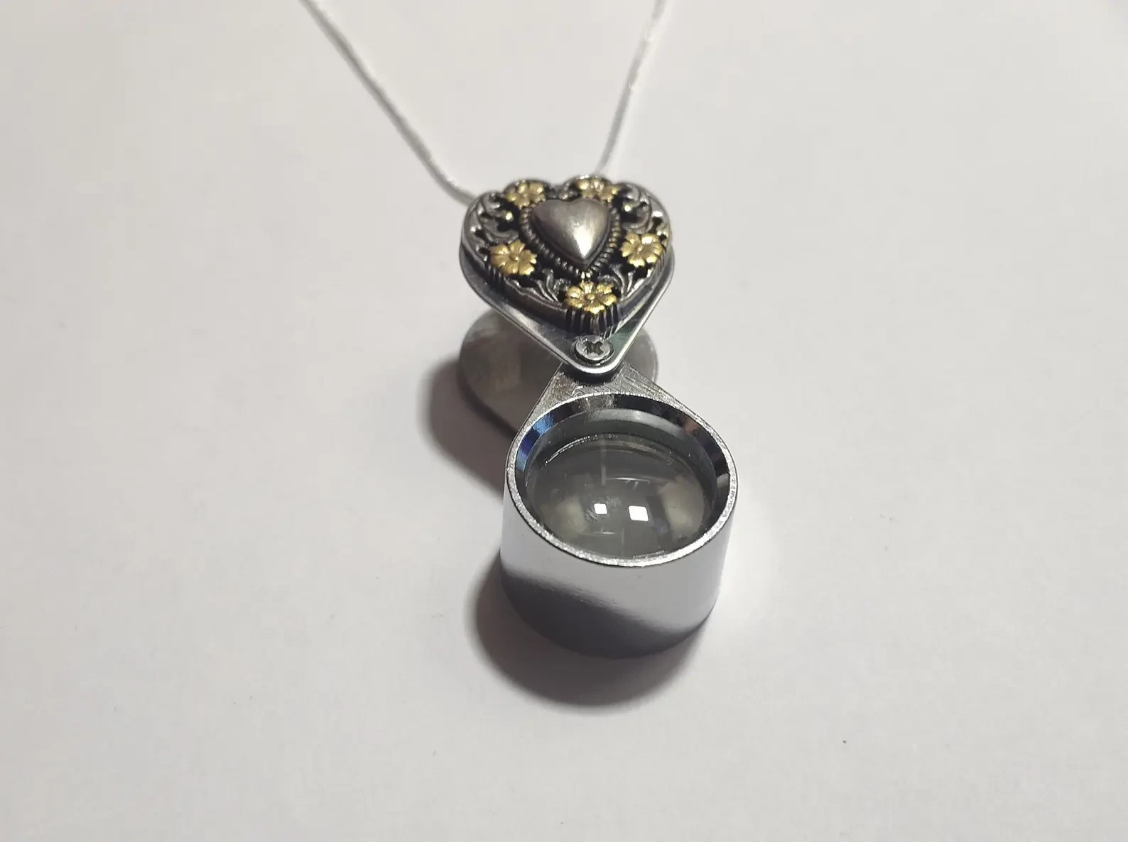 Antique Silver Gold Tone Floral Heart Magnifying Loupe Pendant Necklace 20 x