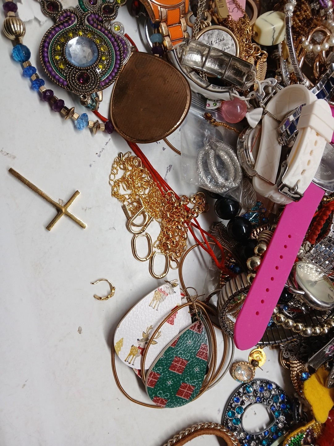 Huge lot Of Jewelry Watches Pearls & More Some new And Used unsearched Lot 6lbs