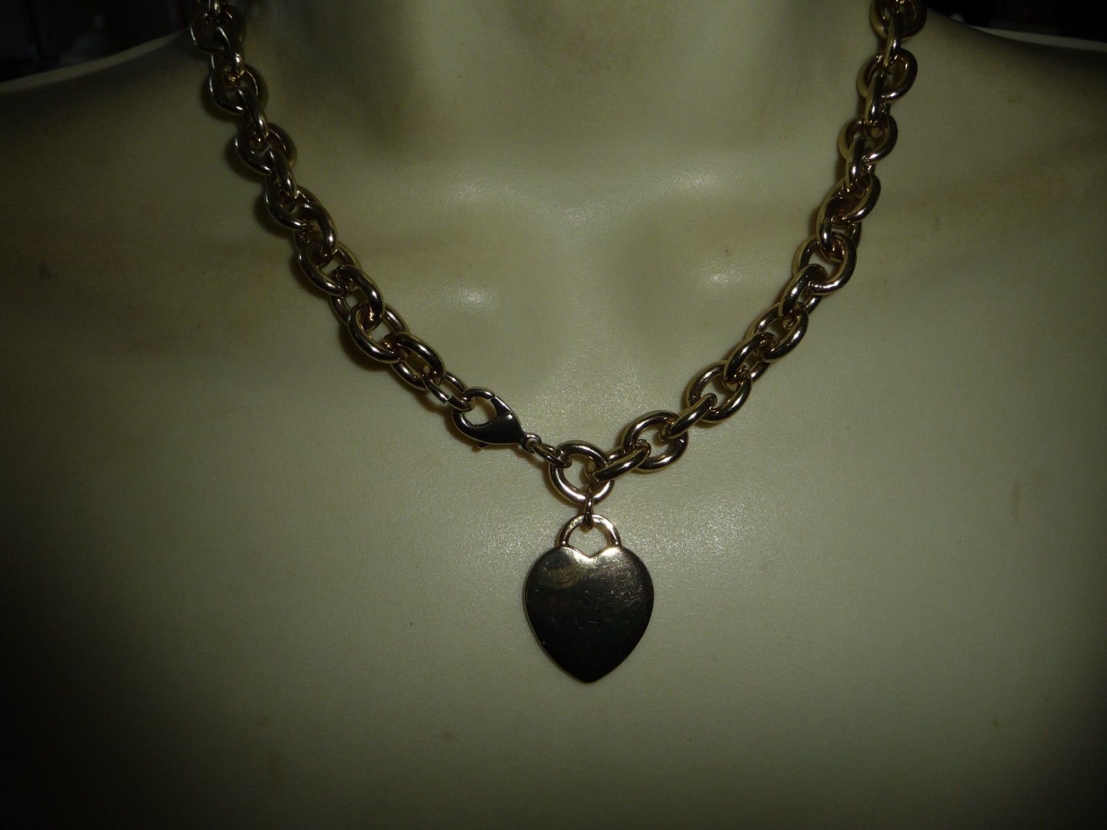 “G” SIGNED PENDANT ON HEAVY GOLD TONE LINK CHAIN COLLAR NECKLACE #1/19