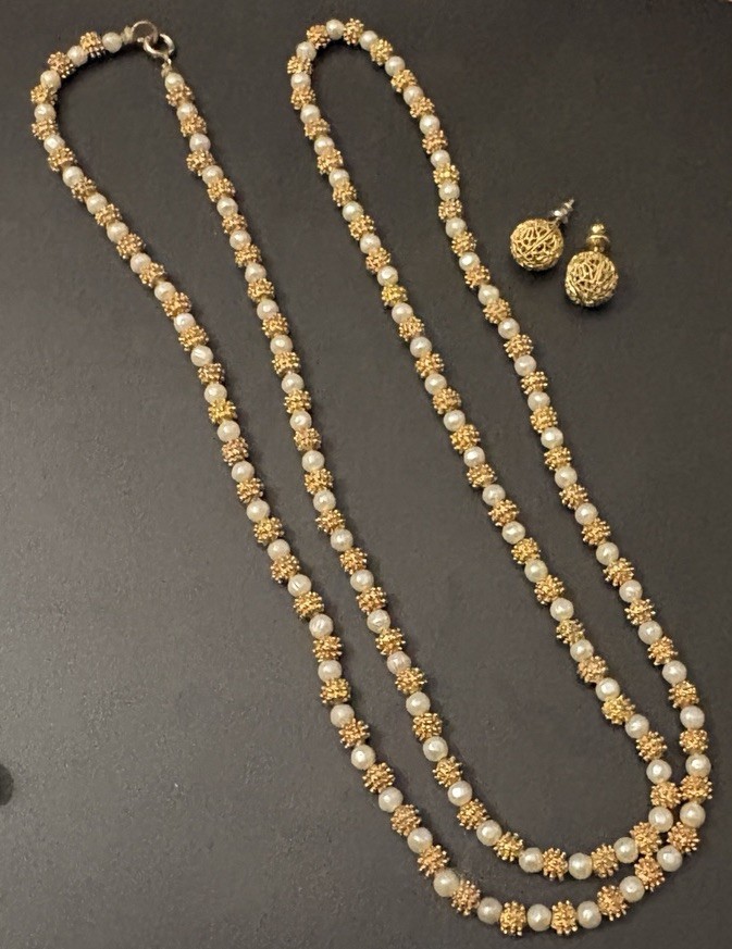 2 Vintage Unbranded Pearl Necklace & Pierced Earring Sets Choker Gold Tone