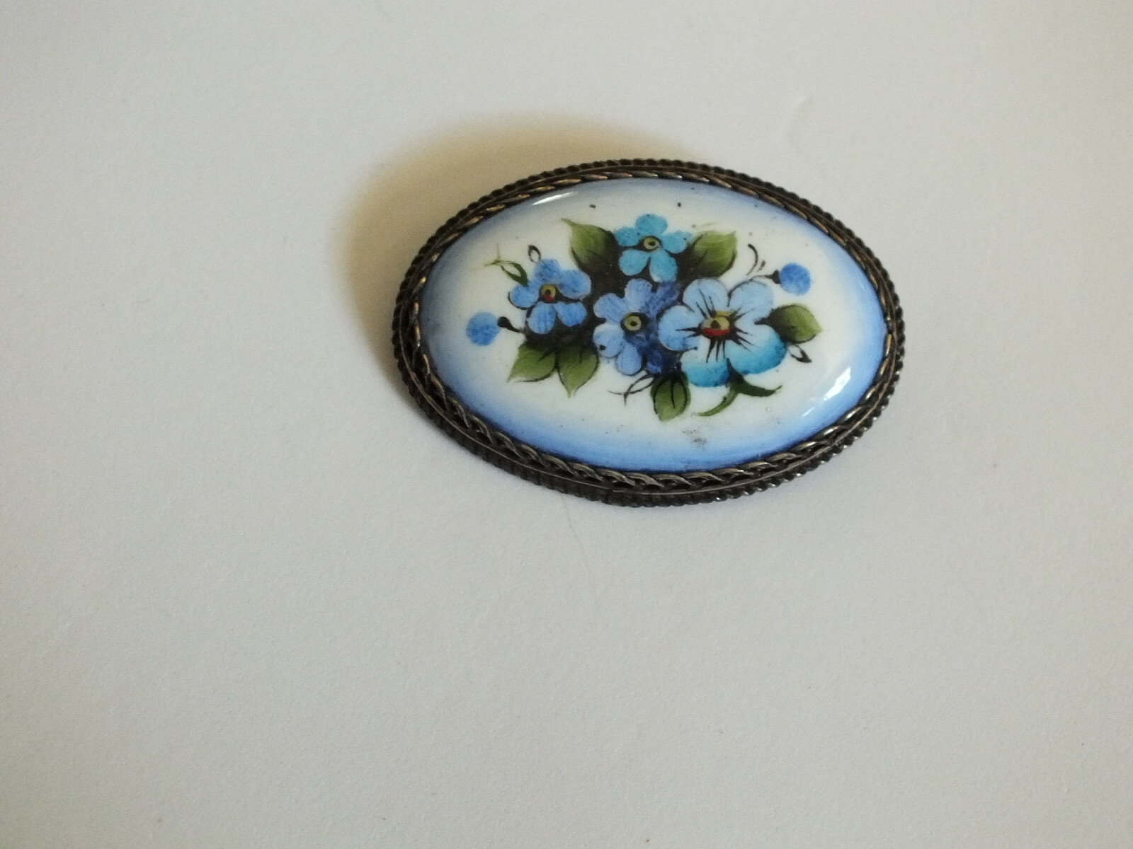 Beautiful Brooch Pin Silver Tone Blue Flower Cabochon 1 5/8 x 1 1/8″ NICE